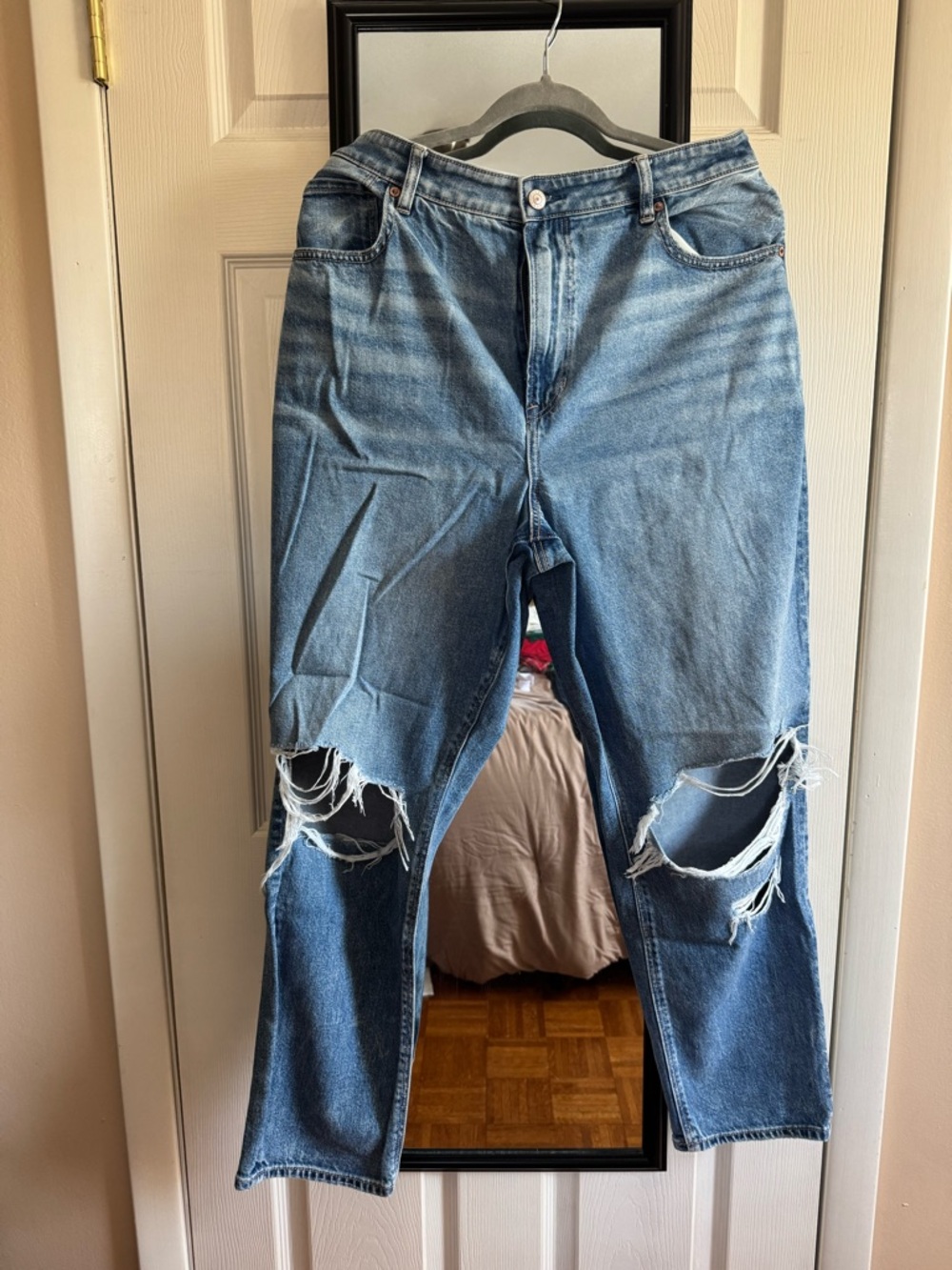 American Eagle Outfitters Light Blue Distressed Ripped Jeans